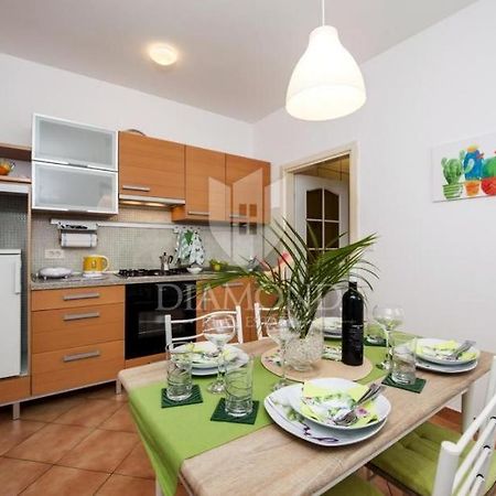 Ferienwohnung Santa Eufemia Rovinj 10Min Walk To City & Free Garage Parking Exterior foto